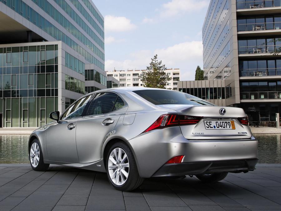  Lexus IS300h 2013 года  (EU) (фото 14 из 16)